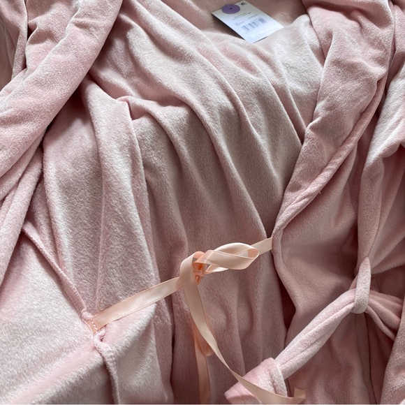 George Velour Robe - Picture 5 of 5